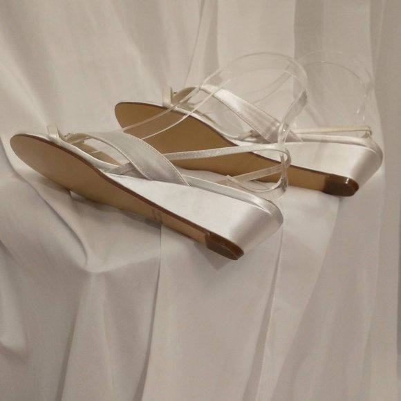 Right on Trend 2025 White Satin sandal with wedge - Picture 9 of 13
